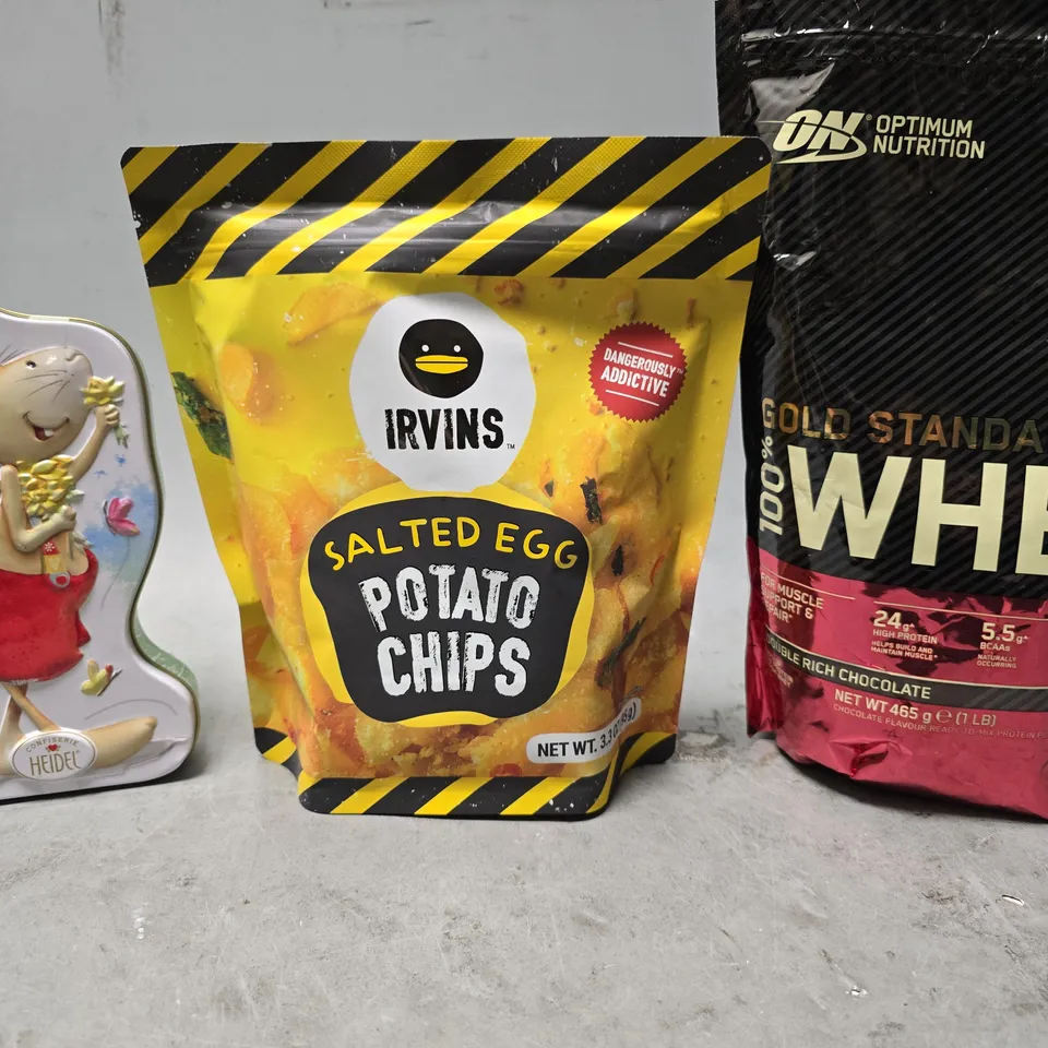 APPROXIMATELY 12 ASSORTED FOOD ITEMS TO INCLUDE - ON GOLD STANDARD WHEY , IRVINS SALTED EGG POTATO CHIPS ETC