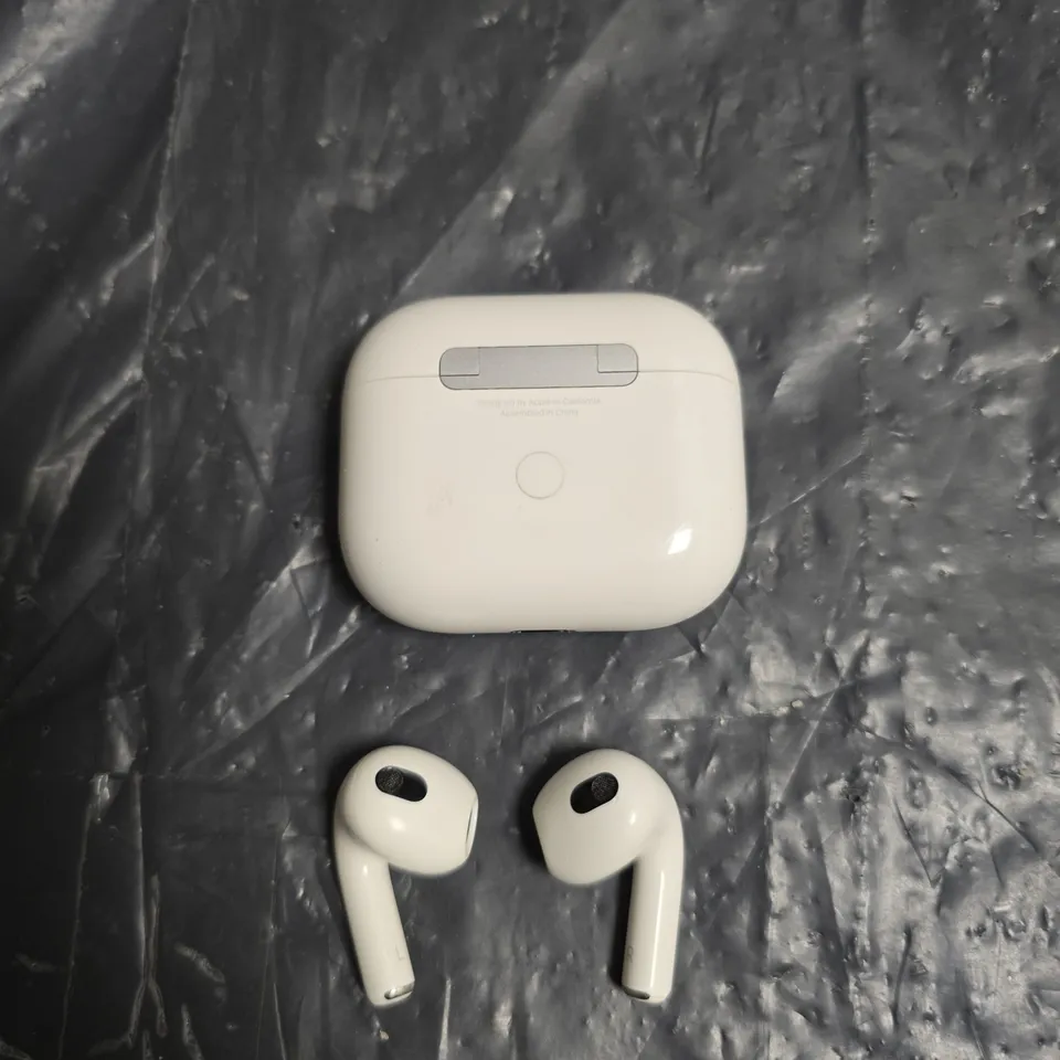 APPLE AIRPODS 3 (A2565, A2564) WITH CHARGING CASE