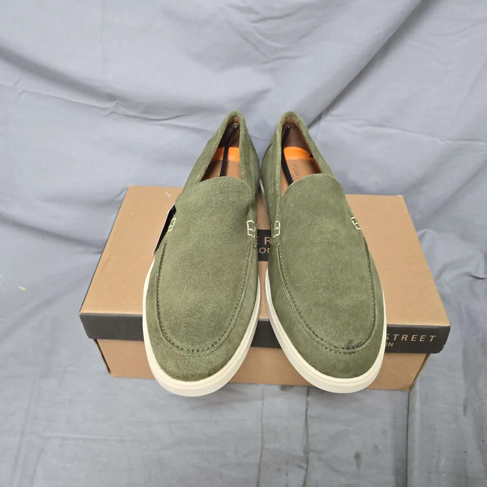 BOXED PAIR OF SILVER STREET LONDON SAN MAURO SHOES IN GREEN LEAF - SIZE 11