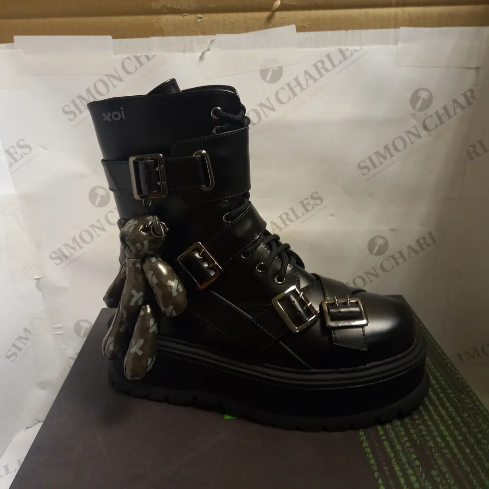 KOI VEGAN THE FINAL OFFER TEDDY BEAR BOOTS - SIZE 7