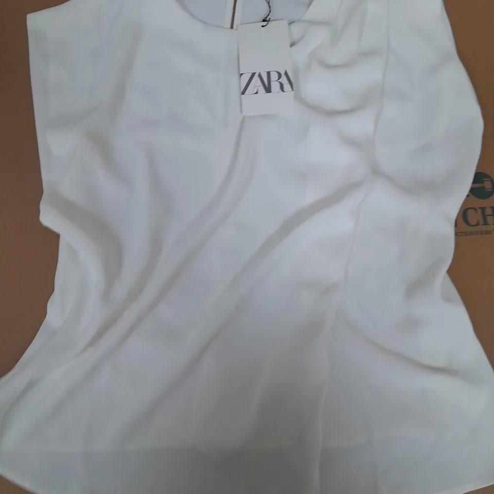 ZARA WHITE TOP - SIZE MEDIUM