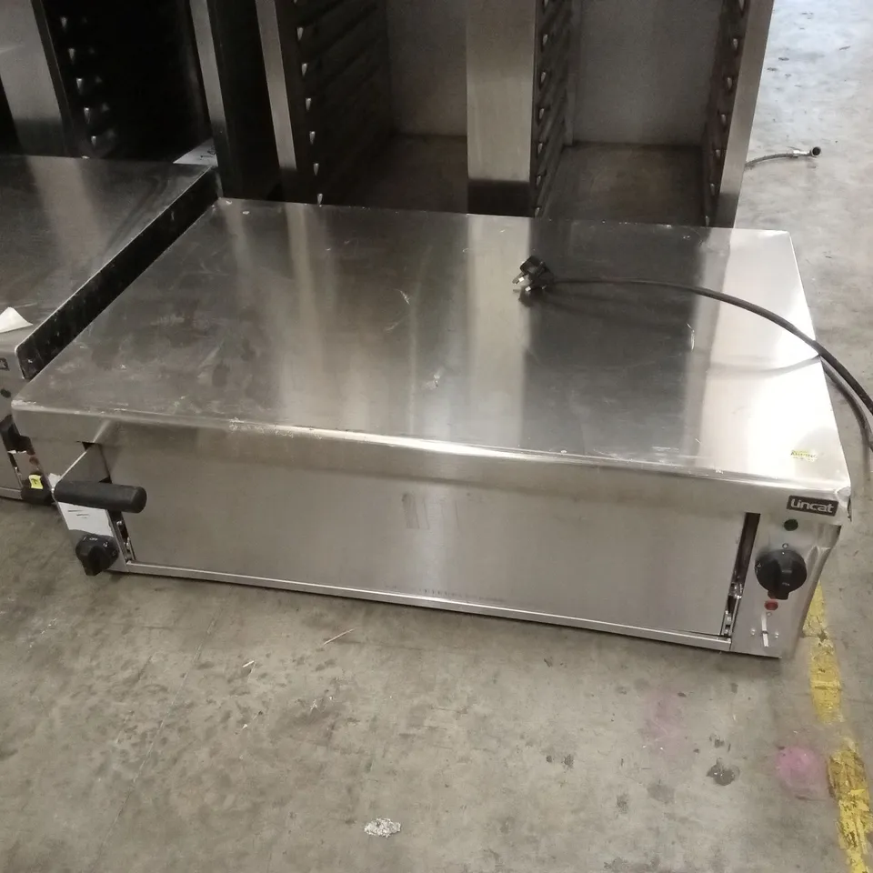 LINCAT PO69X COMMERCIAL SINGLE PIZZA OVEN