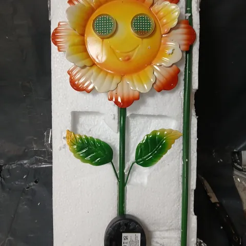 GARDEN REFLECTIONS SOLAR FLOWER WITH LED EYES