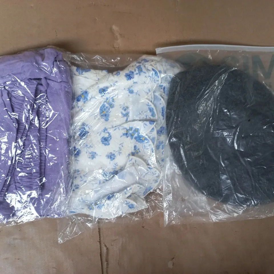 APPROXIMATELY 20 ASSORTED CLOTHING AND FASHION PRODUCTS IN VARIOUS STYLES AND SIZES - COLLECTION ONLY