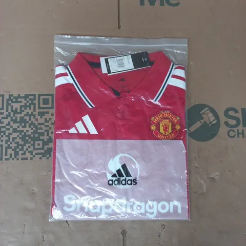 BAGGED ADIDAS MANCHESTER UNITED FOOTBALL JERSEY IN RED SIZE LARGE