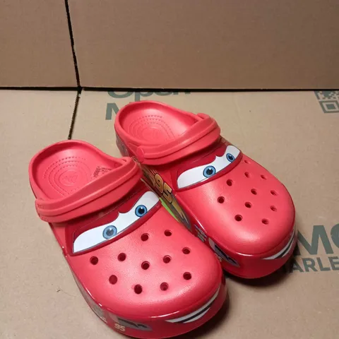 PAIR OF LIGHTNING MCQUEEN CROCS - 4/5