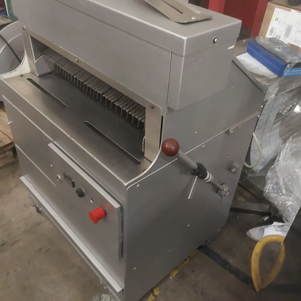 COMMERCIAL BREAD SLICER
