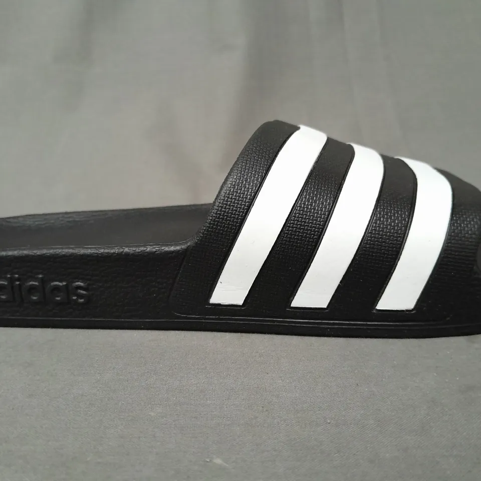 PAIR OF ADIDAS ADILETTE AQUA SLIDERS IN BLACK/WHITE UK SIZE 9