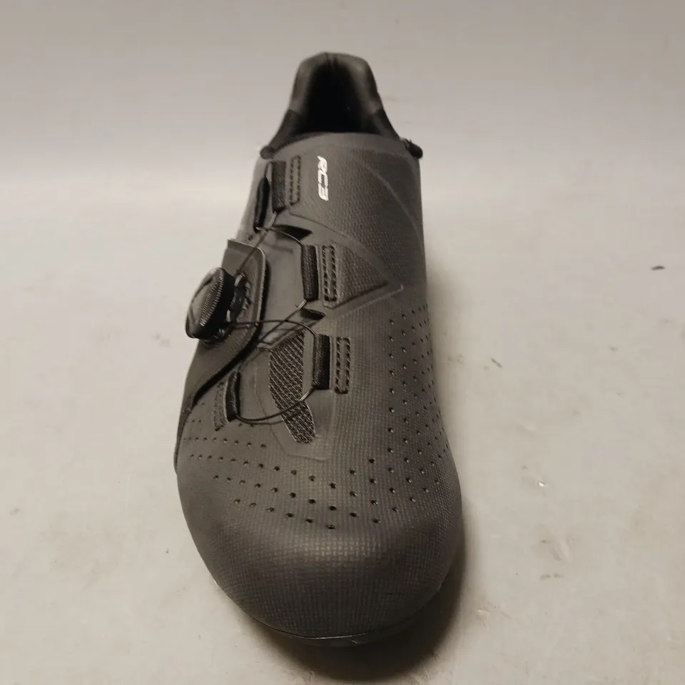 BOXED PAIR OF SHIMANO DYNALAST RC3 ROAD CYCLING SHOES IN BLACK EU SIZE 45