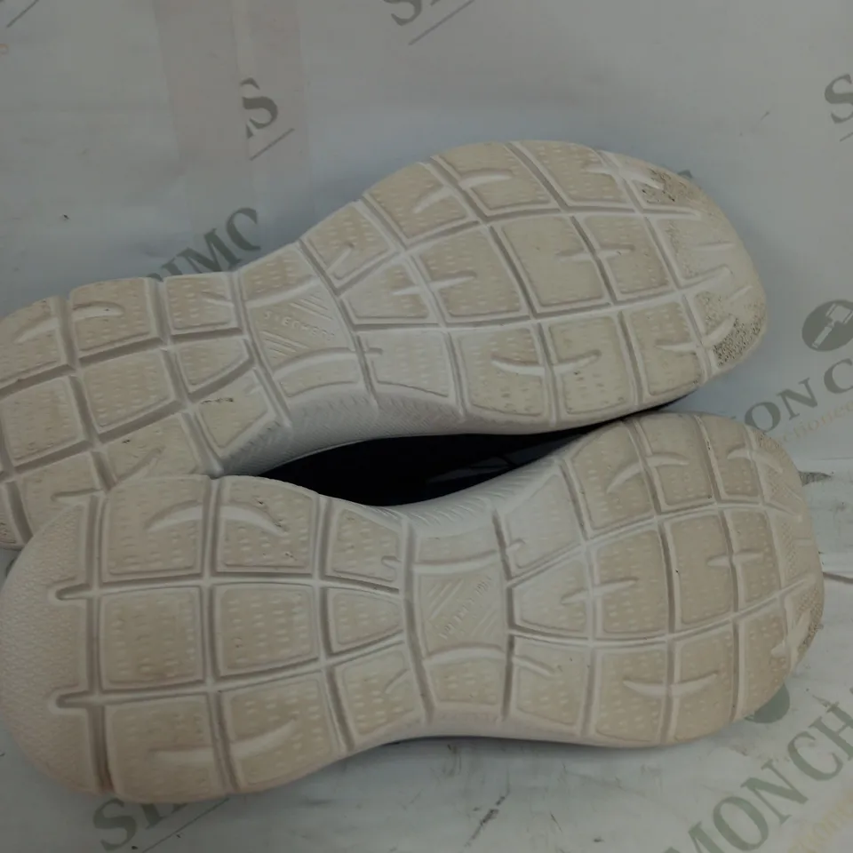 SKETCHERS SLIP-INS TRAINERS - SIZE 7