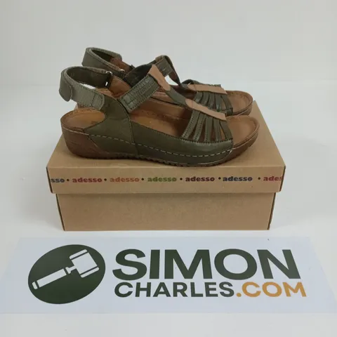 BOXED PAIR OF ADESSO OPEN TOES SANDALS IN DARK GREEN - SIZE 39