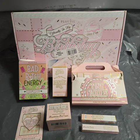 BOX OF 6 ASSORTED PLOUISE COSMETICS TO INCLUDE - TINY TOOLS BRUSH SET - MINI ME BESTIE TINTED BEAUTY BALM IN SHADE 4 - BAD BITCH ENERGY GUMMY BEAR LIP DUO - ETC