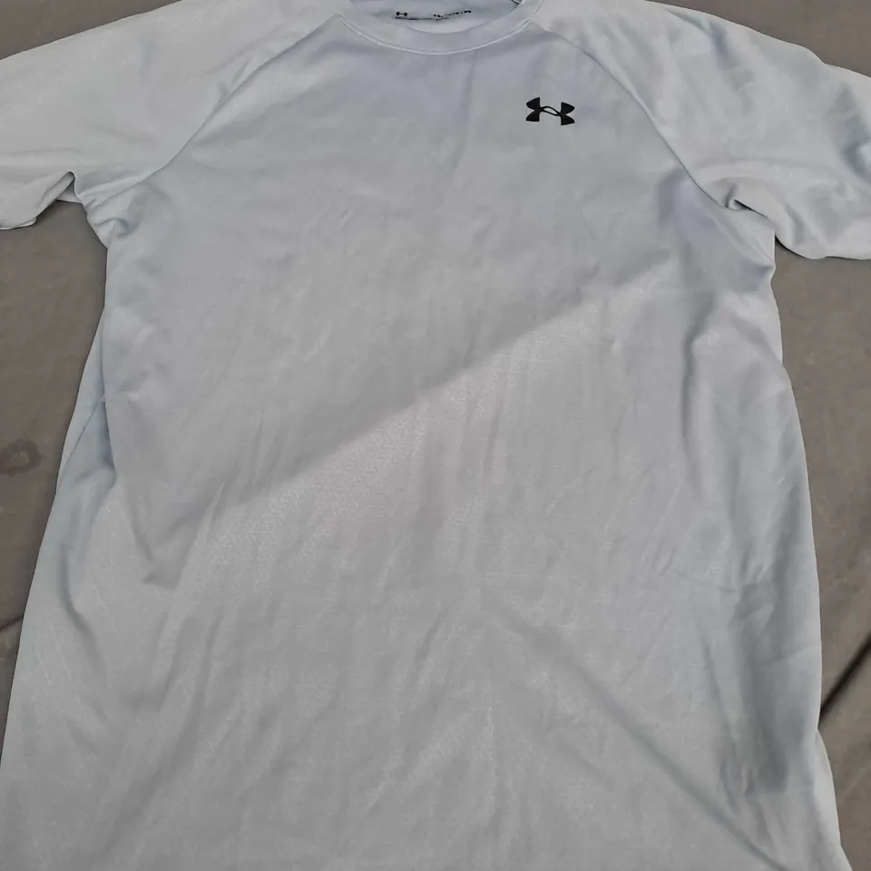 UNDER ARMOUR LOGO TEE IN GREY - YXL