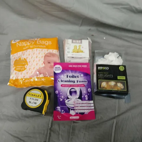 APPROXIMATELY 15 ASSORTED HOUSEHOLD ITEMS TO INCLUDE NAPPY BAGS, LED LIGHTS, CLEANING FOAM ETC 