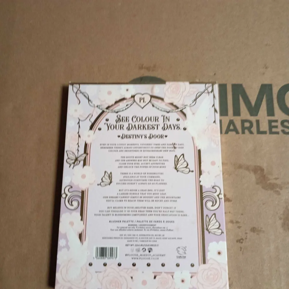 PLOUISE BLUSH MAKEUP PALETTE WITH 12 PINK HEART-SHAPED PANS