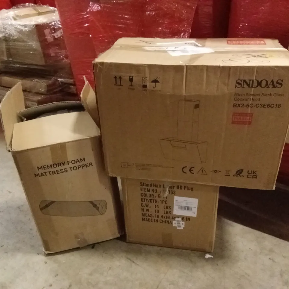 PALLET OF ASSORTED ITEMS TO INCLUDE: MEMORY FOAM MATTRESS TOPPER, COOKER HOOD, STAND HAIR DRYER ETC