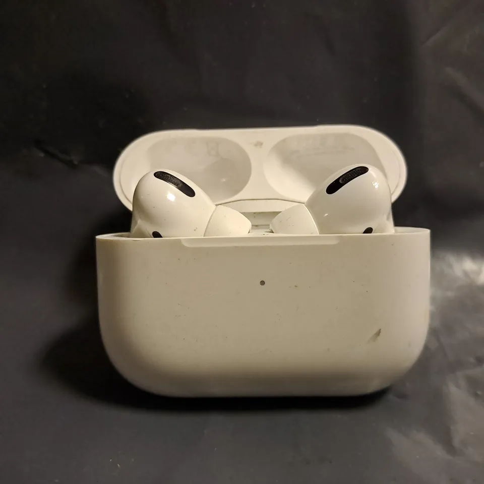 APPLE AIRPODS PRO A2190 1ST GEN IN WHITE