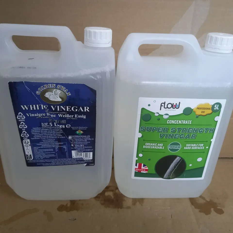 LOT OF 4 CLEANING PRODUCTS  TO INCLUDE - WHITE VINEGAR X2 - SUPER STRENGTH VINEGAR X2 / COLLECTION ONLY 