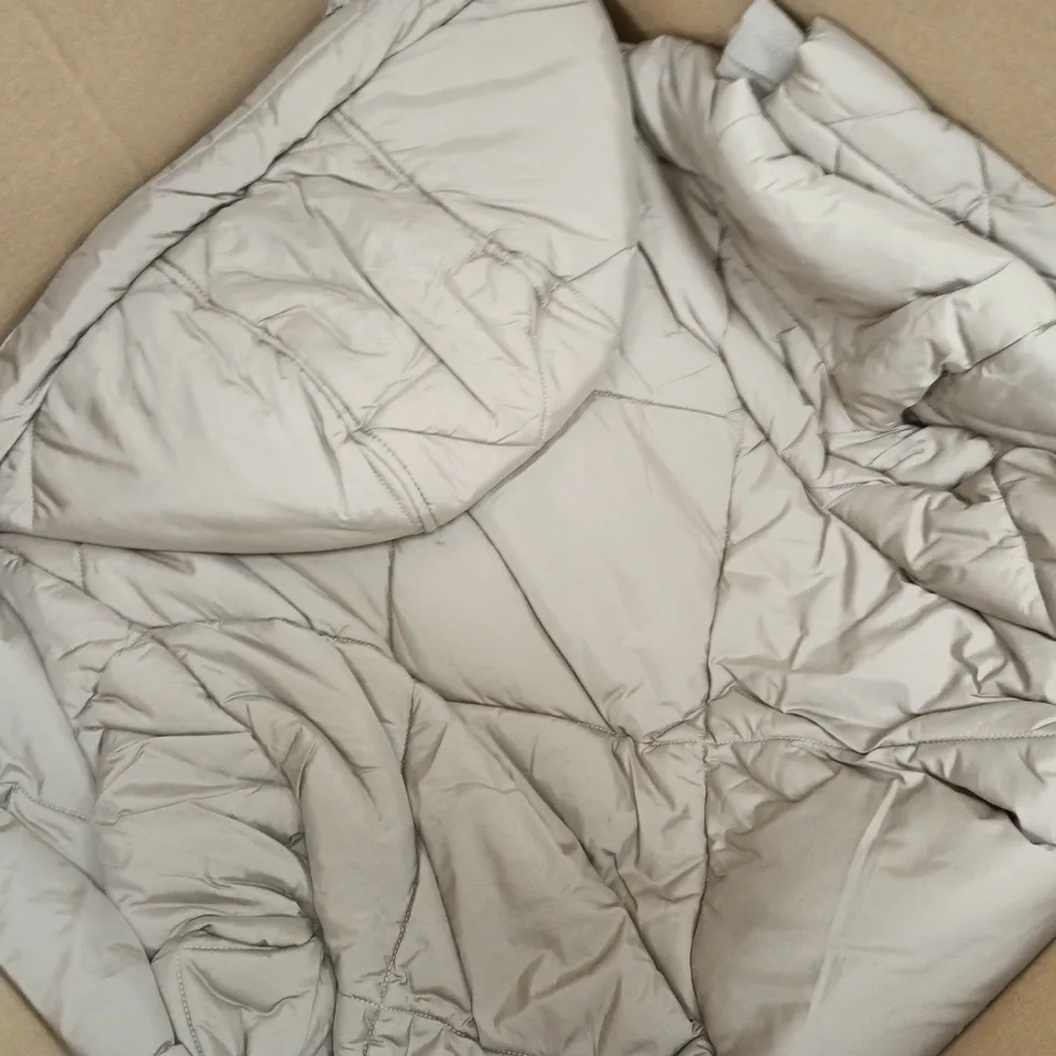 APPROXIMATELY 10 CENTIGRADE MID LENGTH PUFFER COATS 