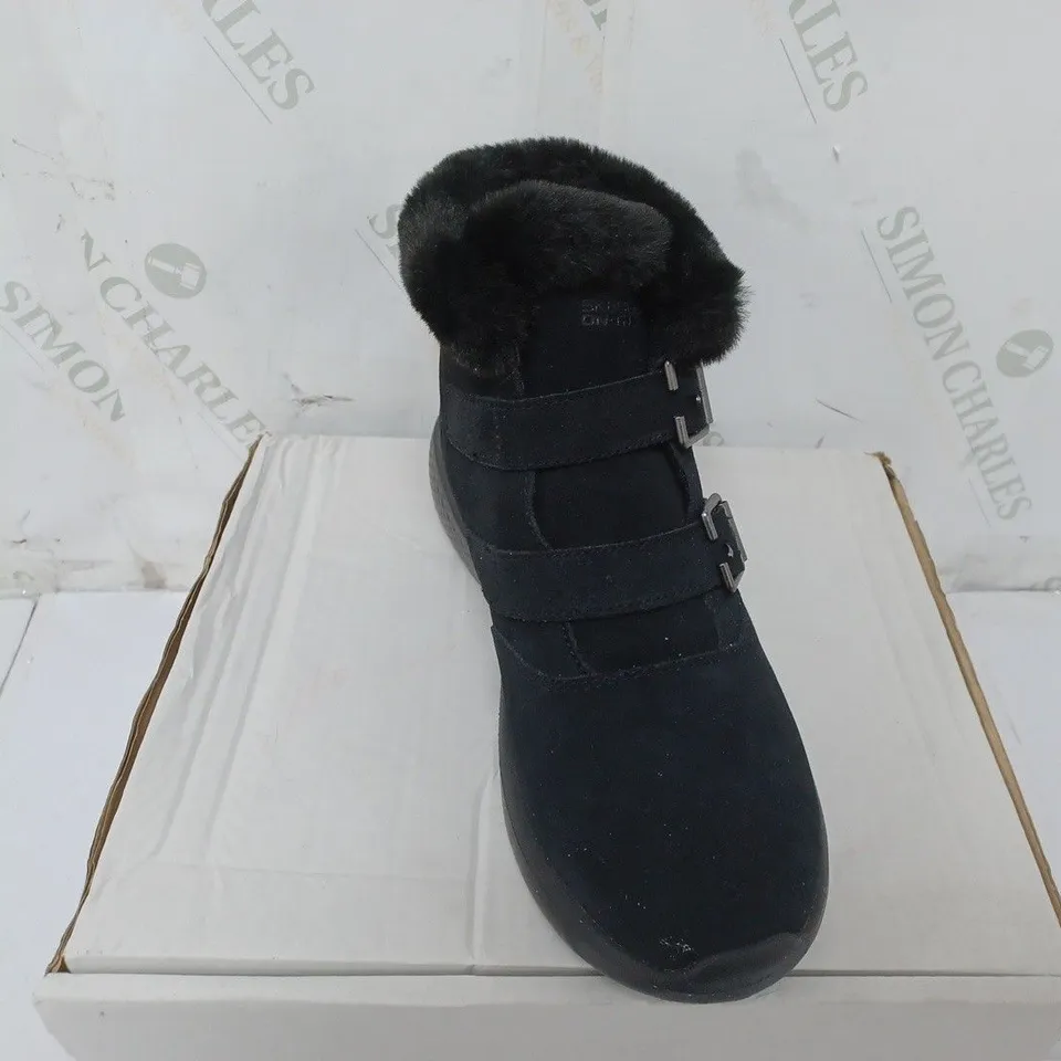 BOXED PAIR OF SKECHERS WINTER ON THE GO FAUX FUR TRIM BOOTS IN BLACK SIZE 5.5