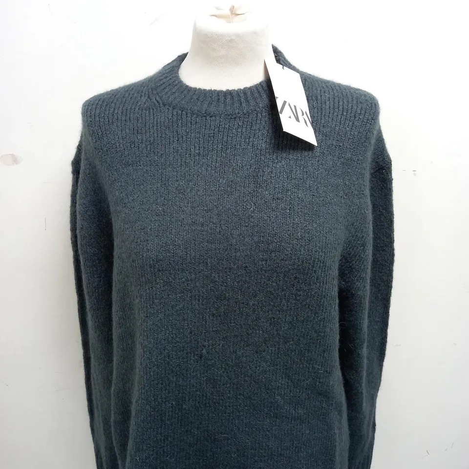 ZARA KNITTED JUMPER SIZE M