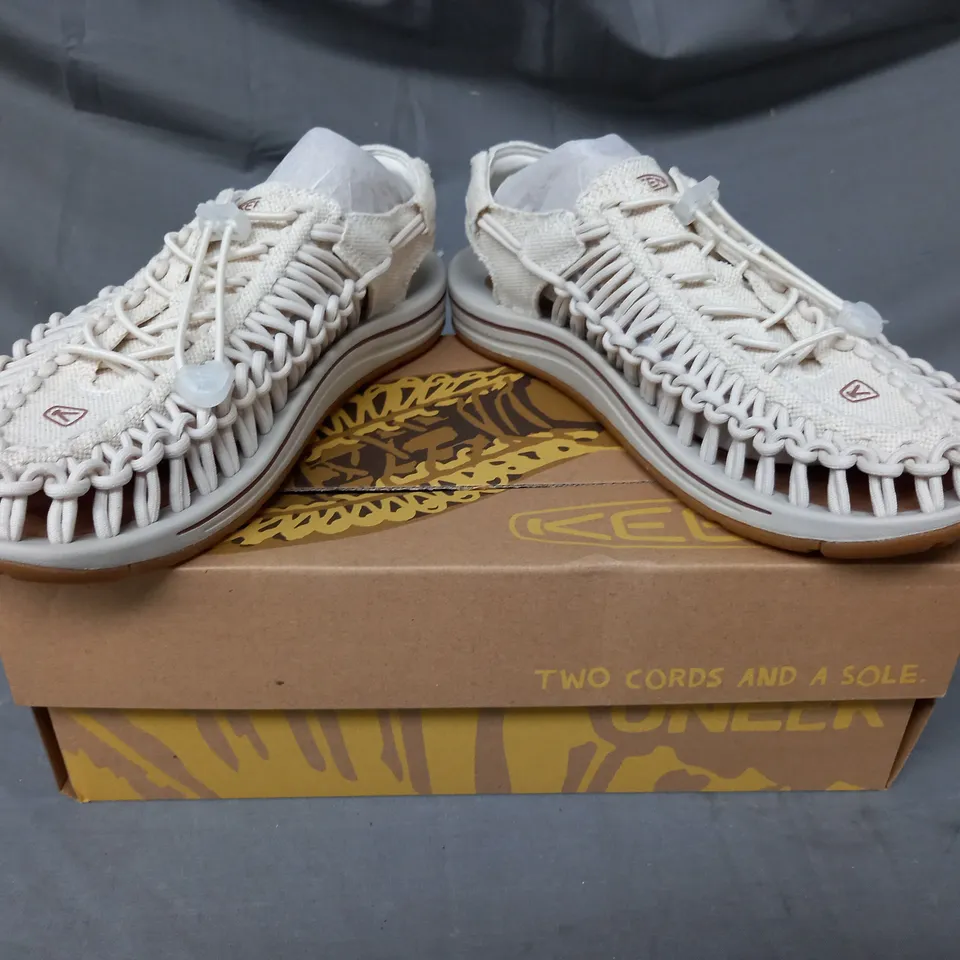BOXED PAIR OF KEEN SANDALS IN BEIGE UK SIZE 8