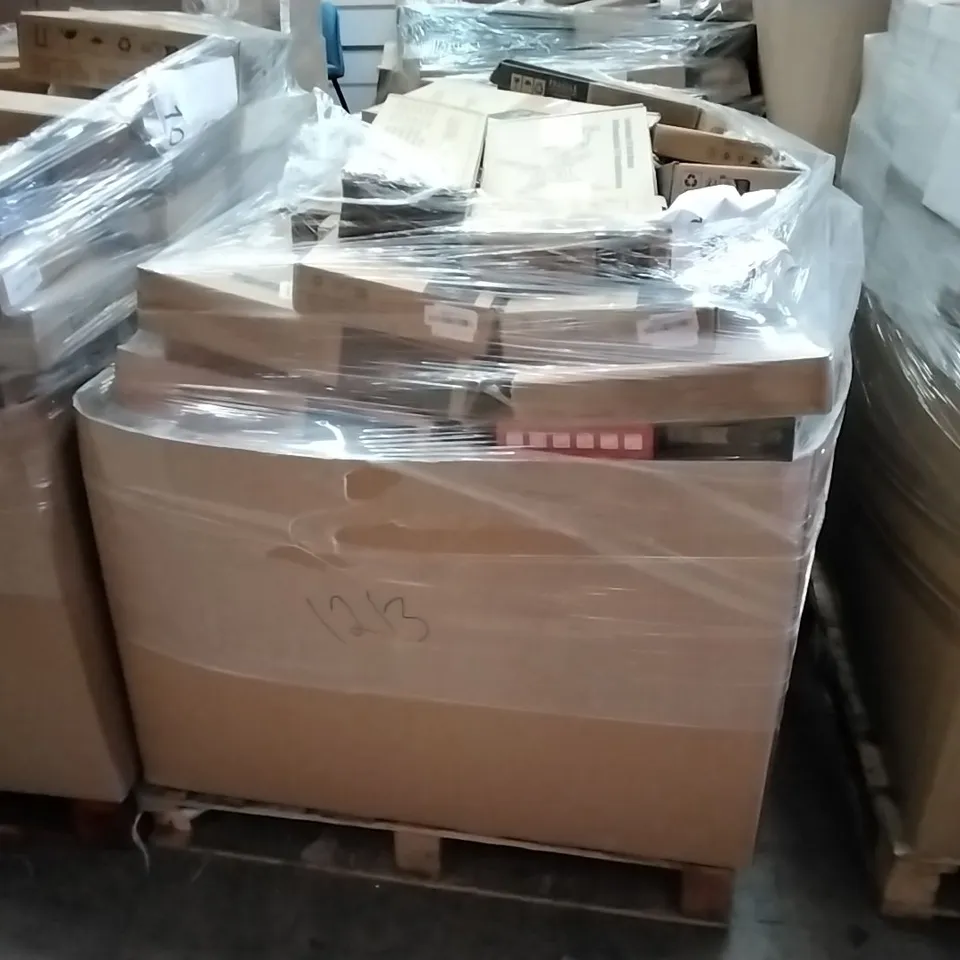 PALLET TO CONTAIN A LARGE QUANTITY TV AND MONITOR WALL/DESK MOUNTS AND BRACKETS // BRANDS AND SIZES VARY