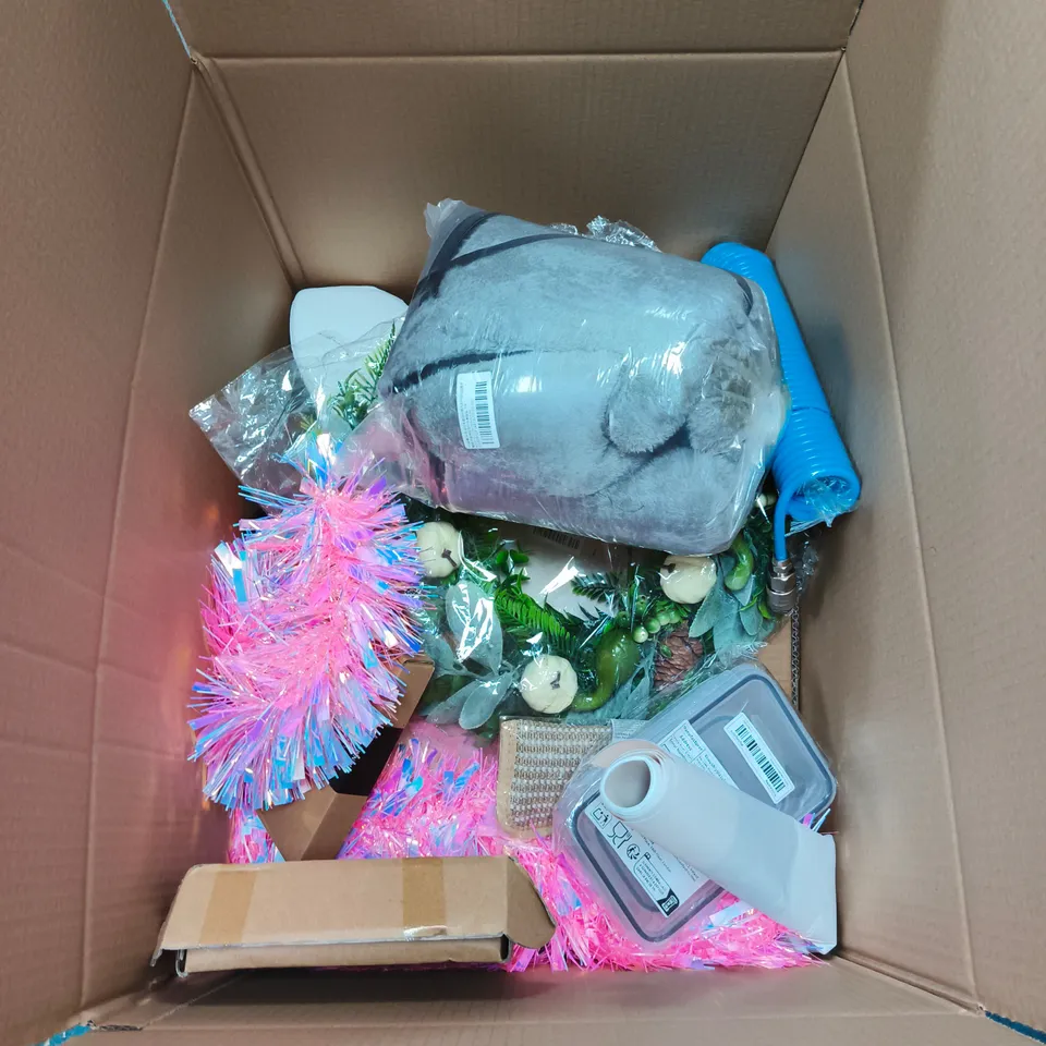BOX OF APPROXIMATELY 20 ASSORTED HOUSEHOLD ITEMS INCLUDING FOOT CUSHION , SILICONE BODY BRUSH AND PROTECTIVE GLOVES 
