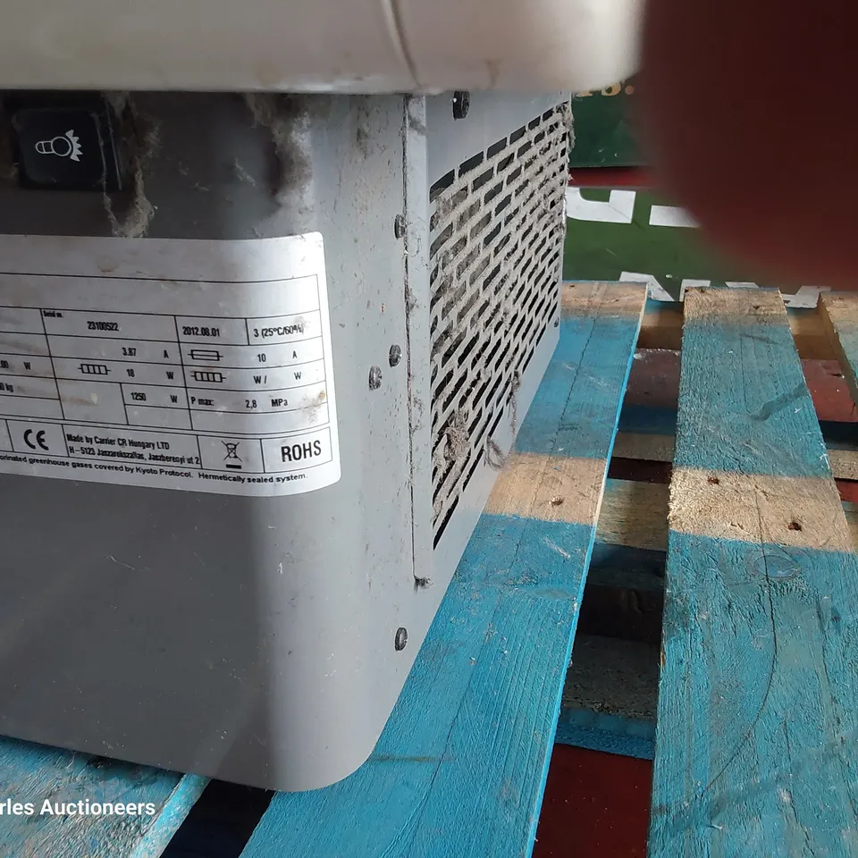 CARRIER DISPLAY/ SELF SERVE FREEZER Model COI17