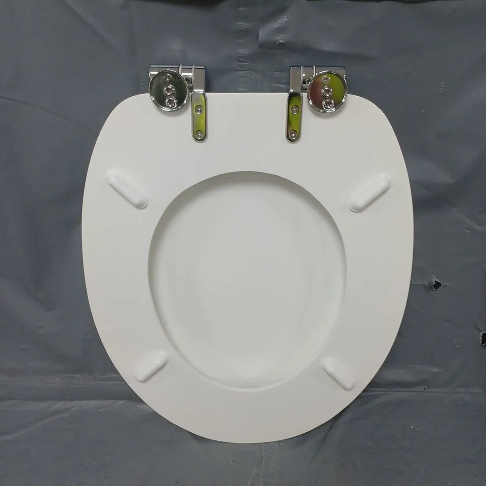 BOXED HOME SLOW CLOSE TOILET SET 