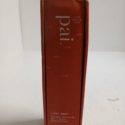 LIGHT WORKS LIFT MAKE-UP AWAY MAKE-UP REMOVER – BOXED