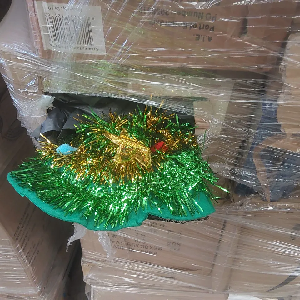 PALLET TO CONTAINING A VERY LARGE QUANTITY OF ASSORTED ITEMS INCLUDING: REDWOOD COOL BAGS, 250ML SWING TOP BOTTLES, CHRISTMAS HATS ECT