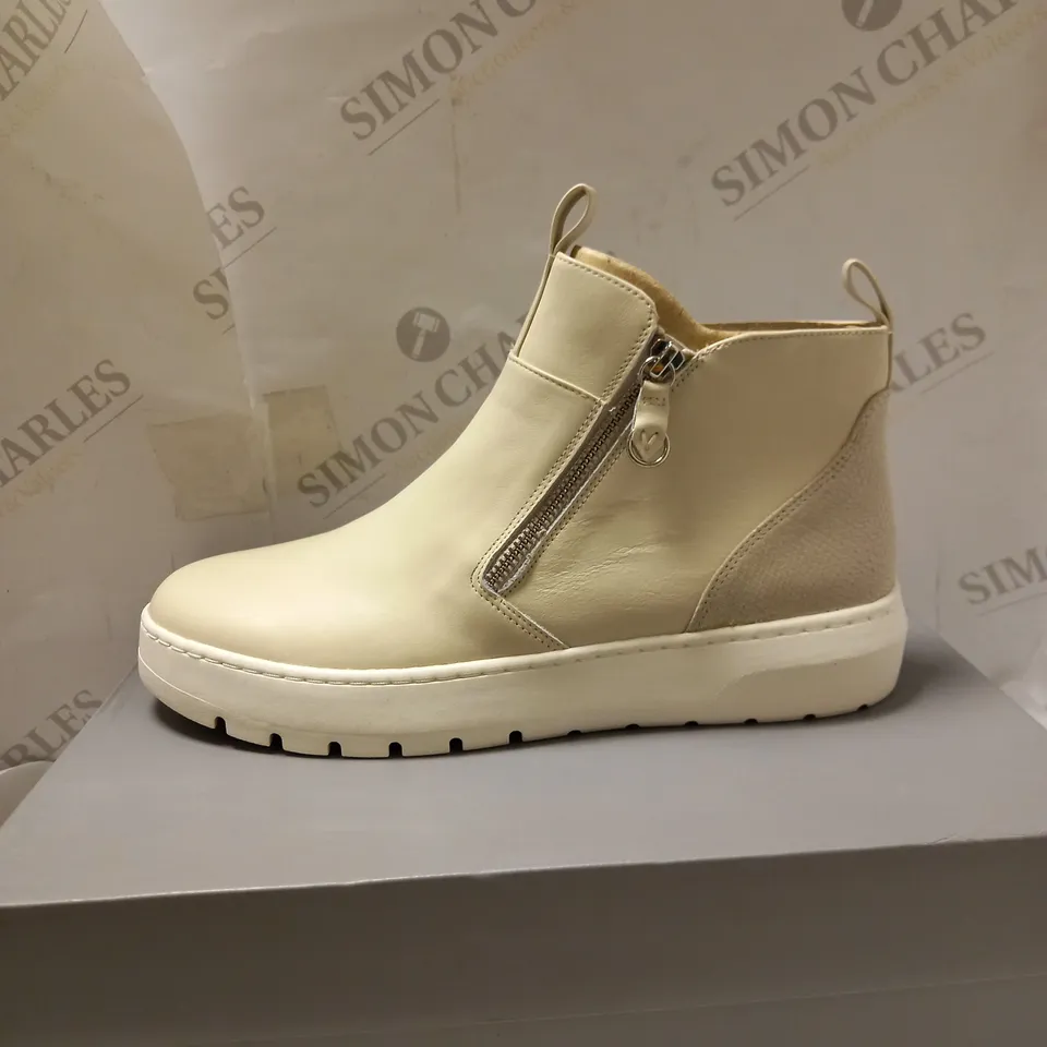 VIONIC CREAM HIGH TOP TRAINERS - SIZE 7.5