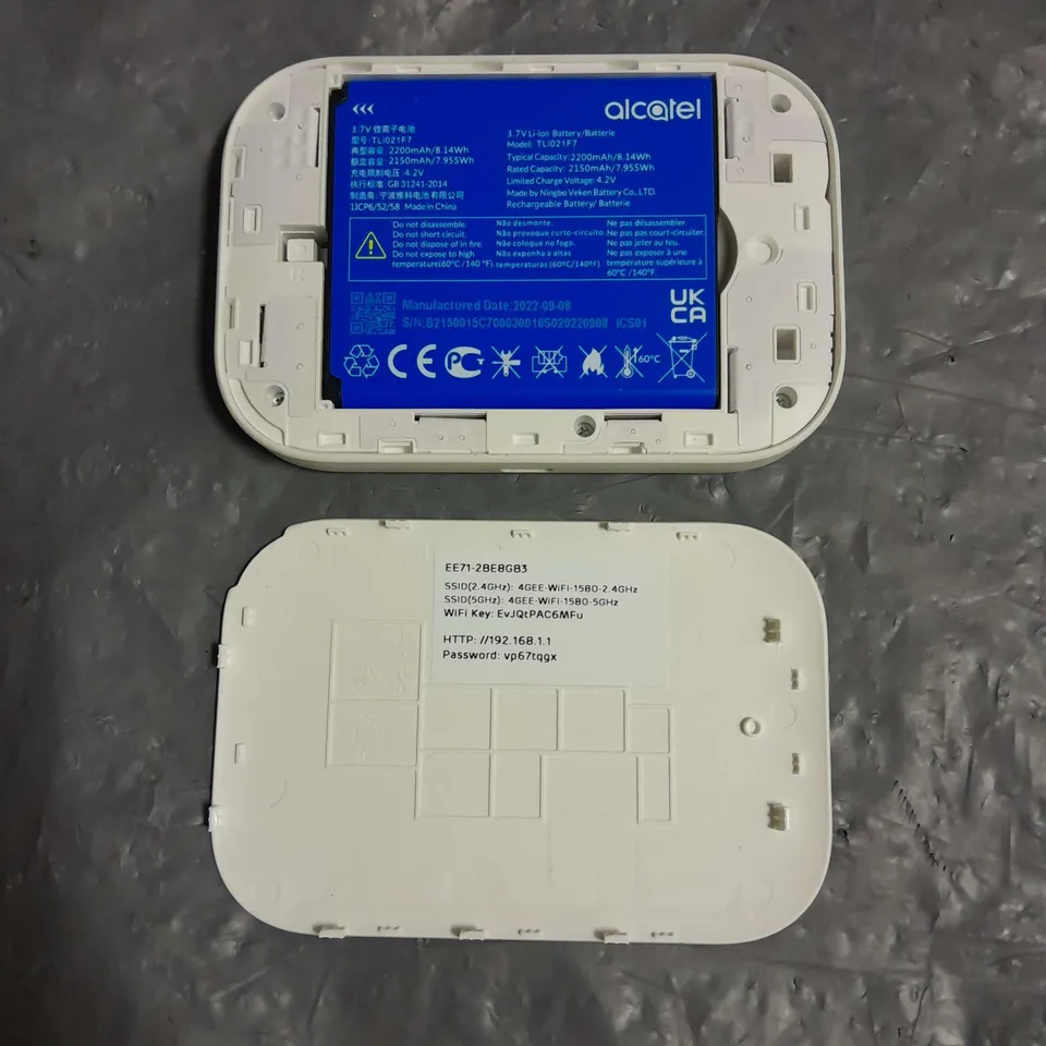 EE 4G MINI MOBILE WIFI PAY AS YOU GO DONGLE IN WHITE