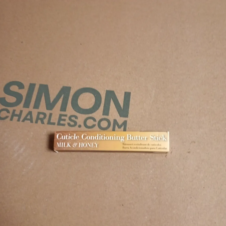 BOX OF APPROXIMATELY 10 ASSORTED CUCCIO COSMETIC ITEMS INCLUDING CUTICLE BUTTER STICK AND DAILY SKIN POLISHER 