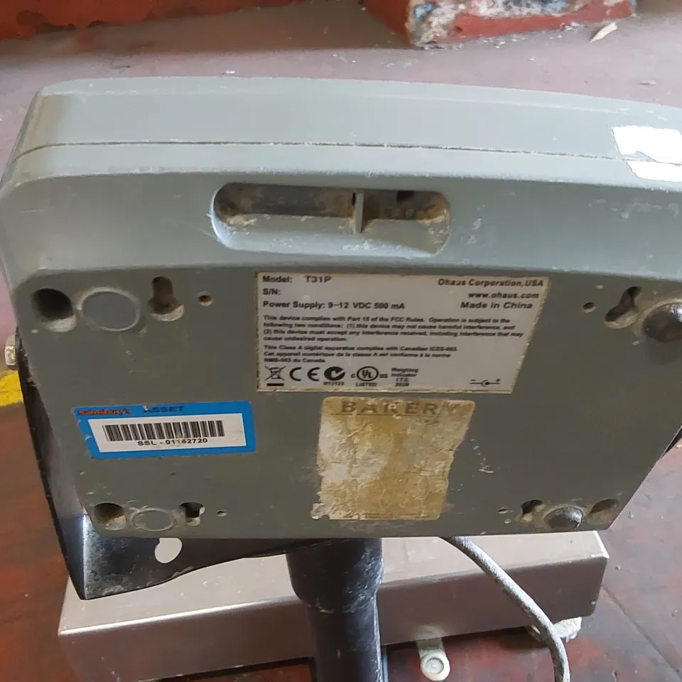 HERBERT BPS 700 SERIES SCALES WITH STAINLESS STEEL WEIGHING PLATFORM