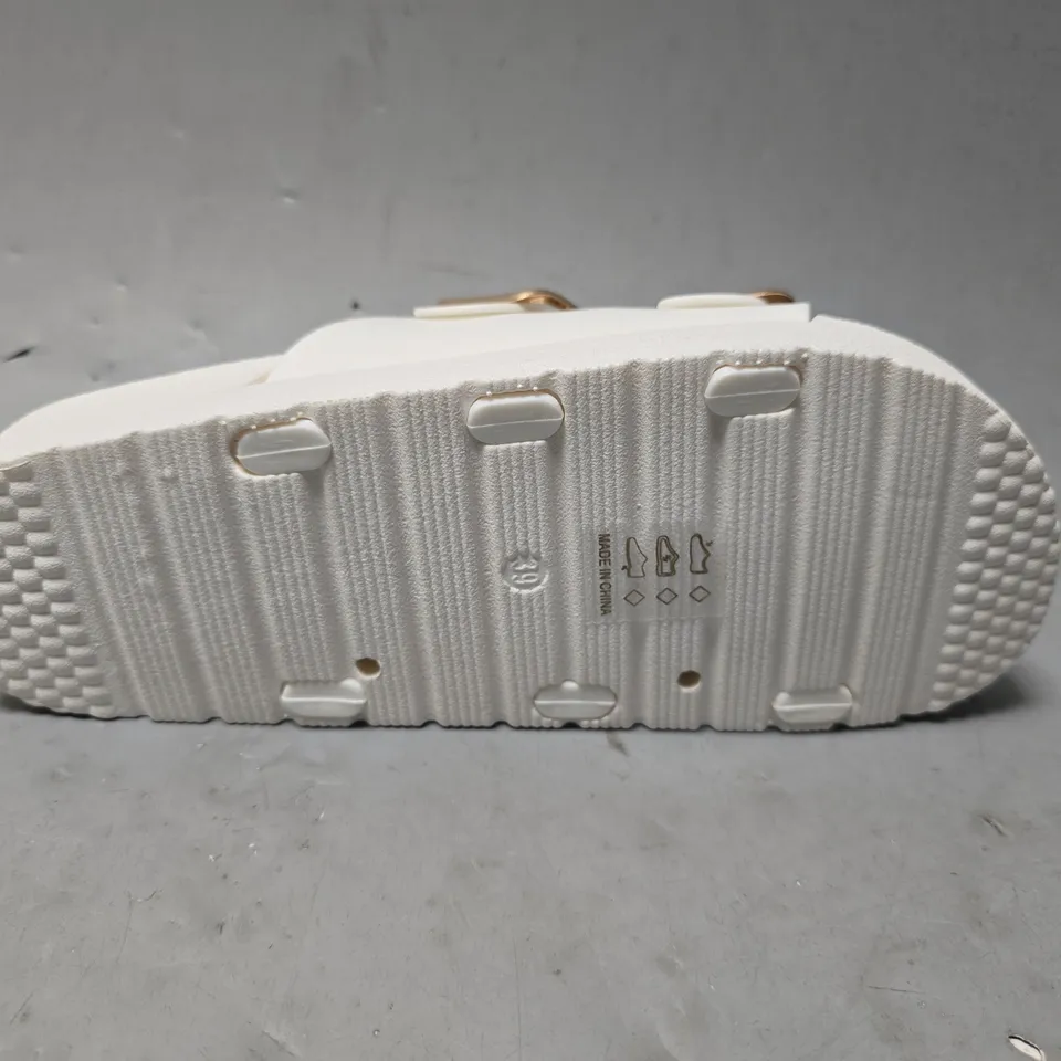 LONDON REBEL SANDALS IN WHITE - SIZE 39