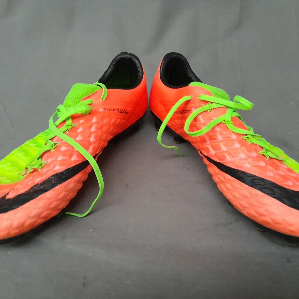 PAIR OF NIKE HYPERVENOM FLYKNIT FOOTBALL BOOTS IN GREEN/ORANGE UK SIZE 8.5