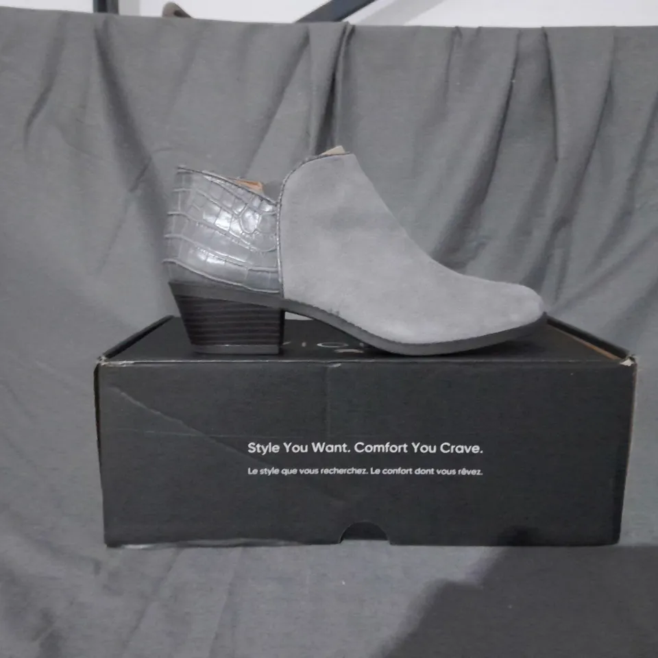 BOXED PAIR OF VIONIC MARISSA ANKLE BOOTS IN CHARCOAL SIZE 5.5 