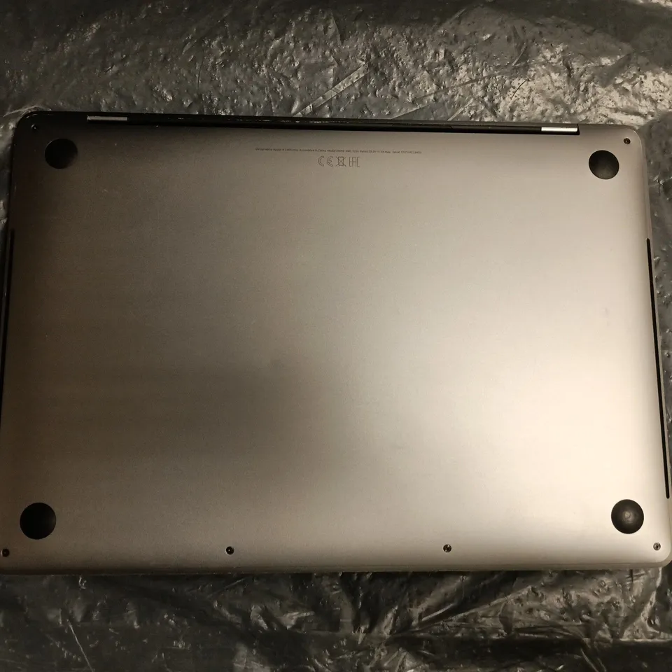 APPLE MACBOOK PRO LAPTOP A1989