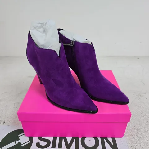 DANNII MINOGUE PURPLE UPTOWN BOOT SIZE 40 BOXED