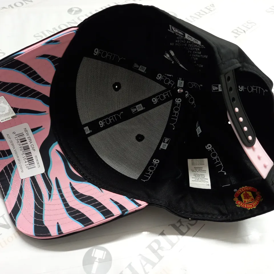 MANCHESTER UNITED NEW ERA ZEBRA VISOR CAP