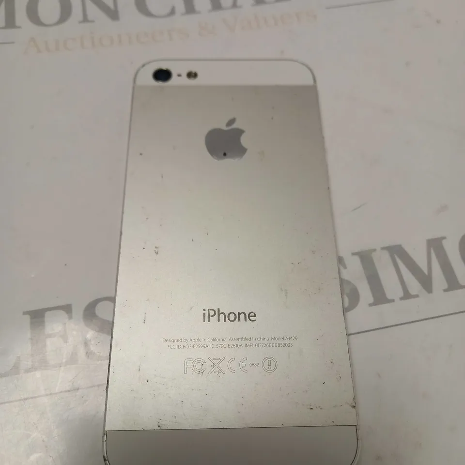 APPLE IPHONE WHITE MODEL A1429