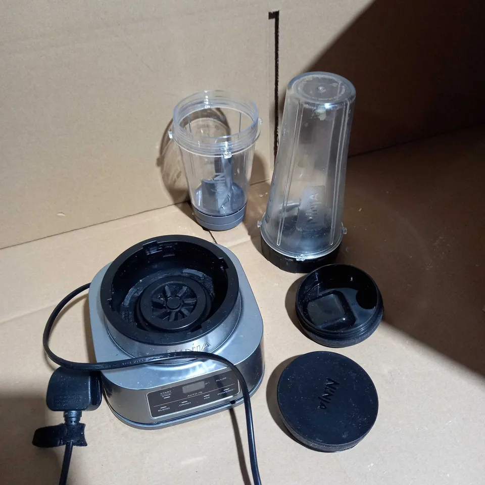NINJA SMOOTHIE BLENDER
