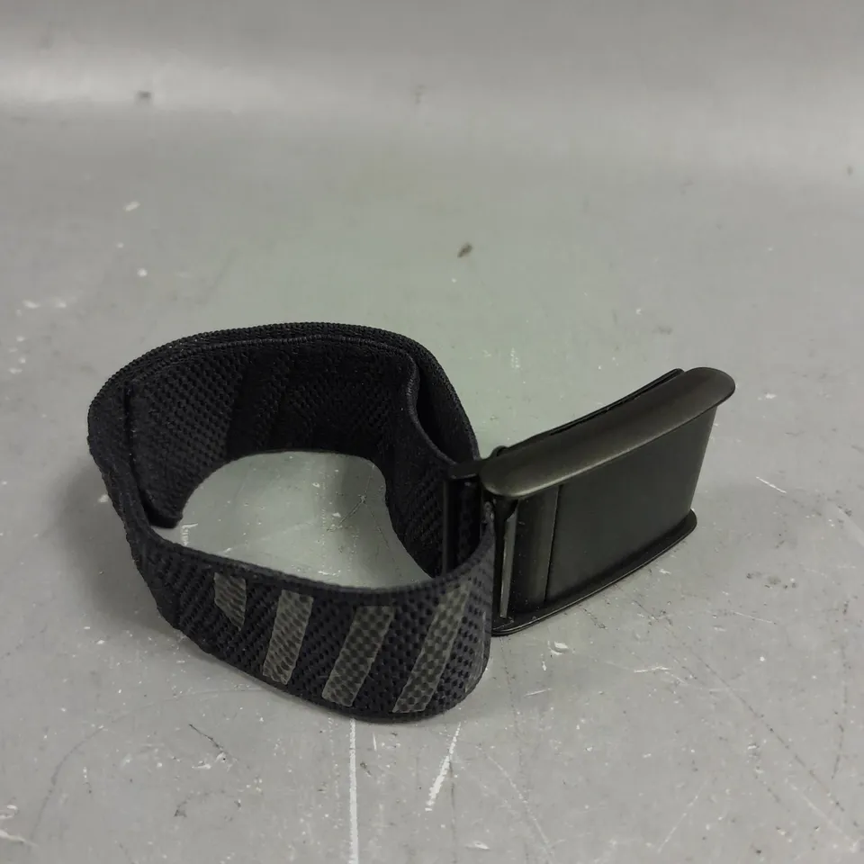 WHOOP 4.0 FITNESS TRACKER 