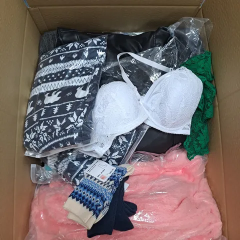 BOX OF APPROX. 40 ASSORTED CHILDRENS CLOTHING VARYING IN SIZE/COLOUR/STYLE TO INCLUDE:  TOPS, JEANS, JUMPERS