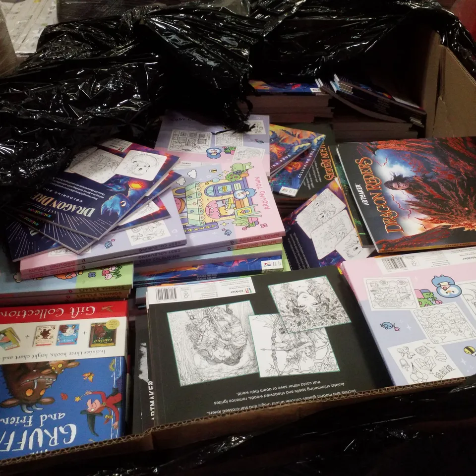 PALLET CONTAINING ASSORTED COLOURING BOOKS & GIFT COLLECTIONS
