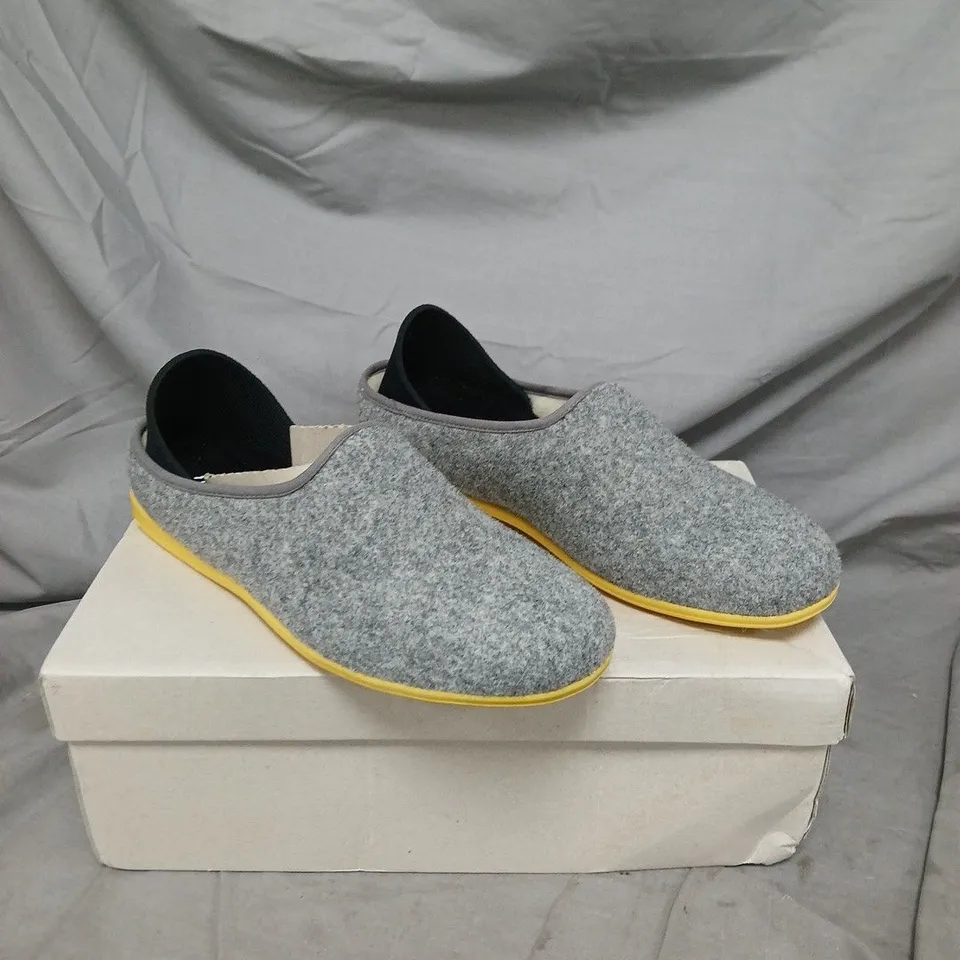 WELCOME HOME MAHABIS CLASSIC GREY FELT SLIP-ON SHOES WITH YELLOW SOLE – SIZE 8.5/9