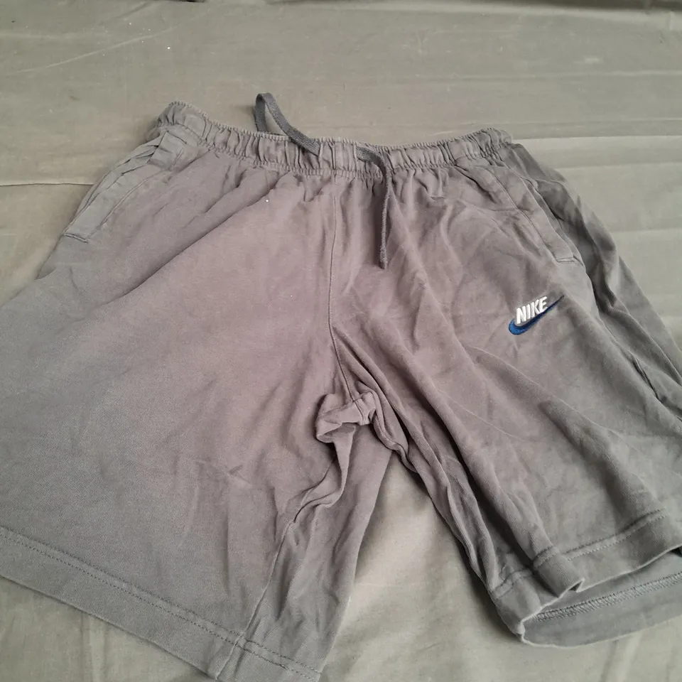 NIKE DARK GREY SHORTS SIZE M