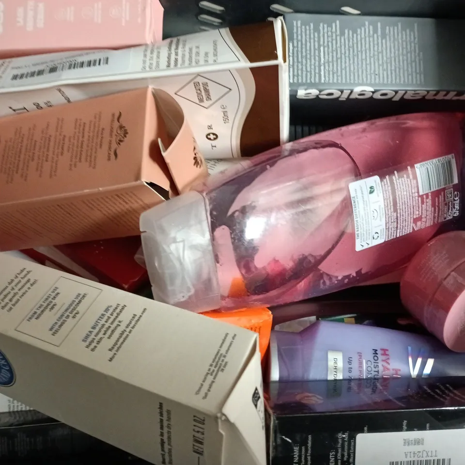 APPROXIMATELY 20 ASSORTED COSMETIC ITEMS TO INCLUDE XIMONTH, 2B TAMED, ETC - COLLECTION ONLY